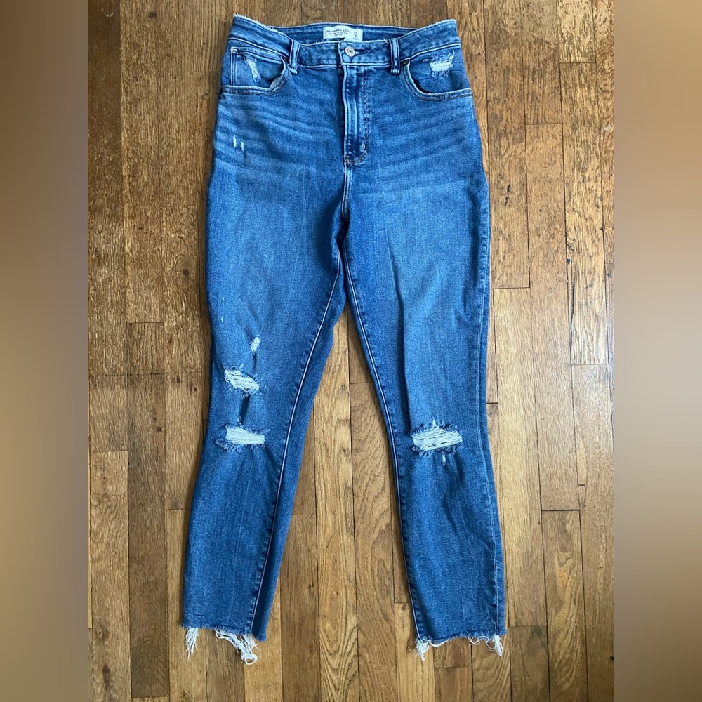 Curve love Abercrombie and Fitch Distressed Jeans